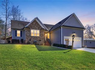 804 Montgomery Ct, Walnut Cove, NC 27052