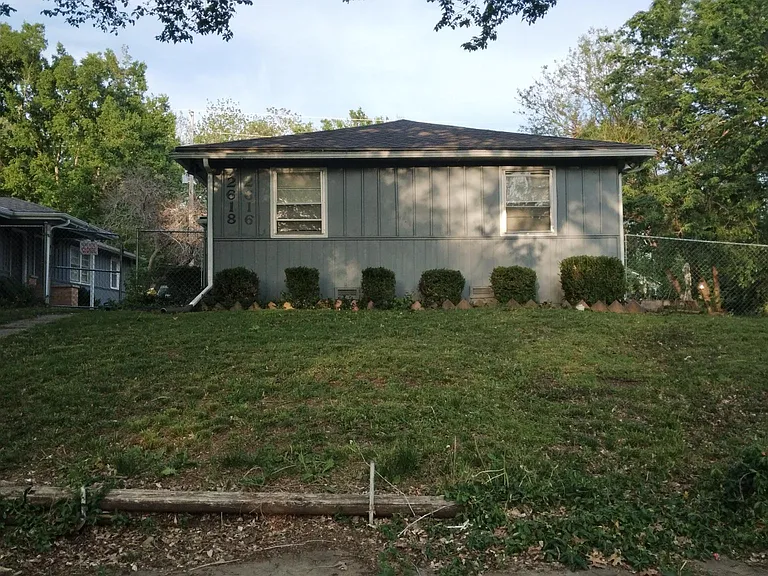 2618 SW Clay St — Photo 1