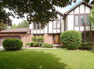 4421 Williamsburg Ct, Rolling Meadows, IL 60008