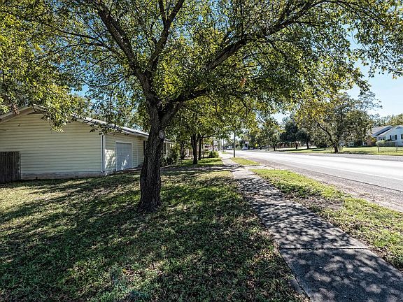 3rd image of 306 S Avenue G