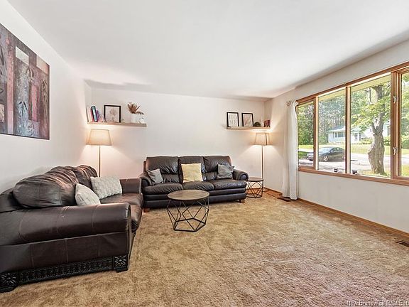 5th image of 32 Marcombe St