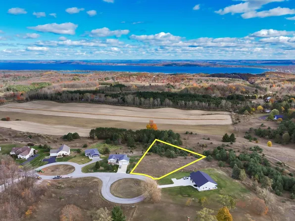 8449 Boca Vista Trl, Traverse City, MI 49684