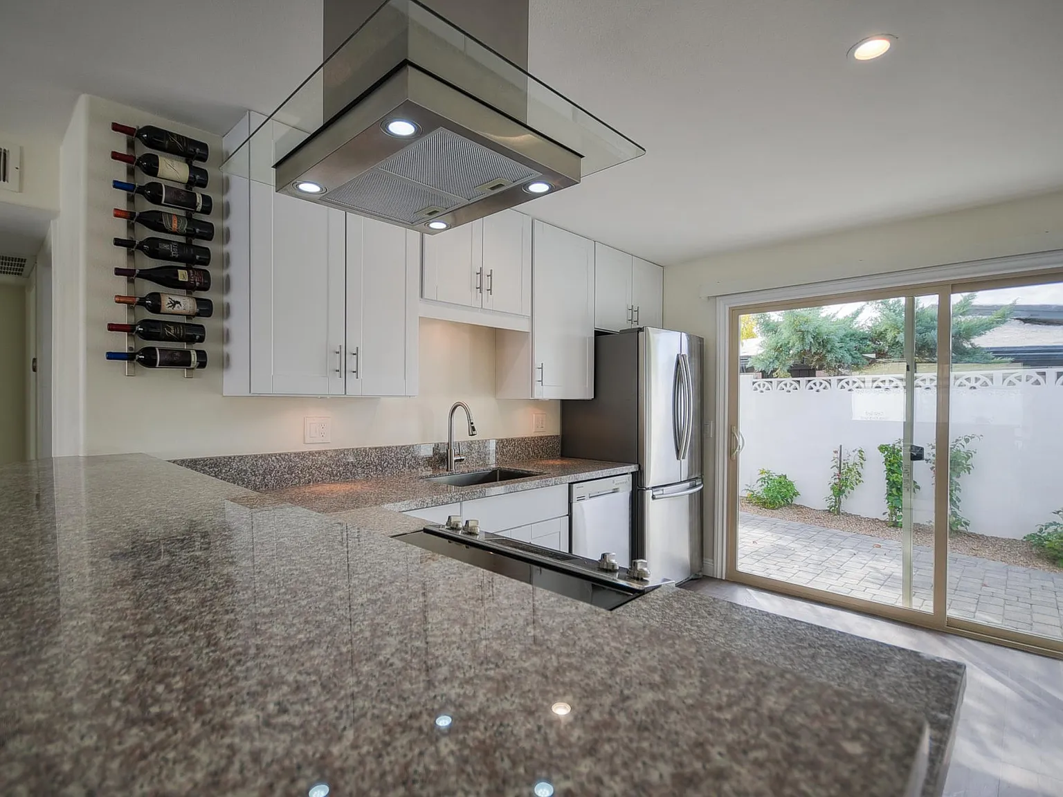 2 bed, 800 sqft, $1,835 — Photo 1