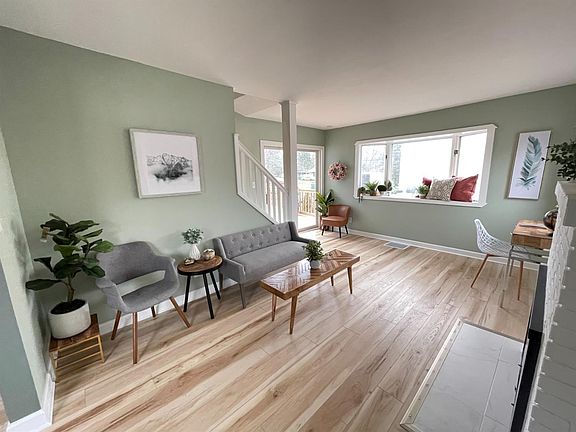3rd image of 2040 S Congress St