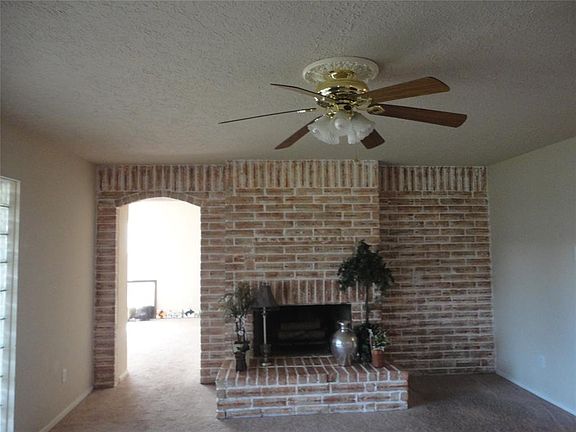 2nd image of 315 Tanglewood Dr