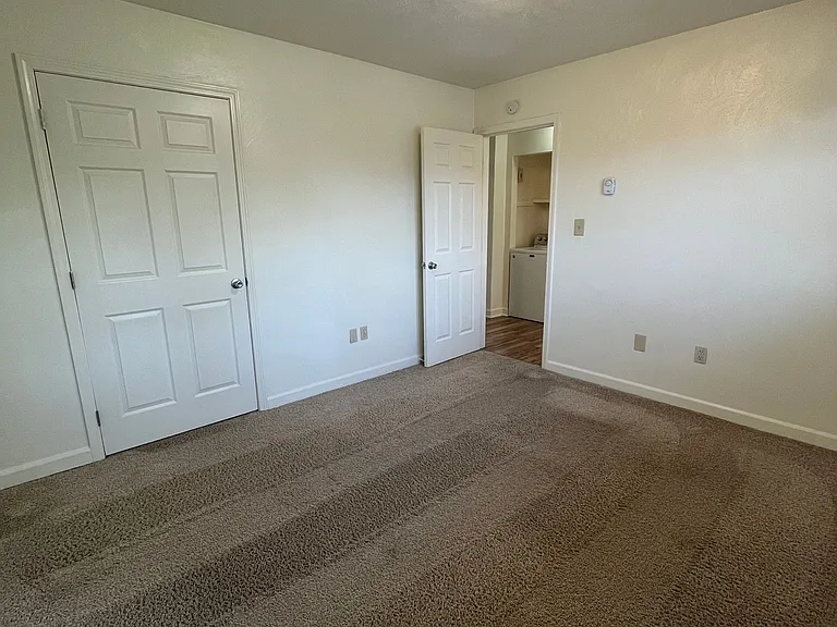 Apartment Heights — Photo 15