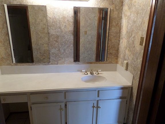 5th image of 104 Sheridan Dr