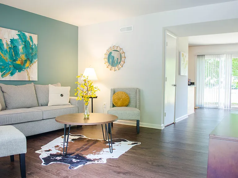 Cloverleaf Lake Townhouse Apartments — Photo 12