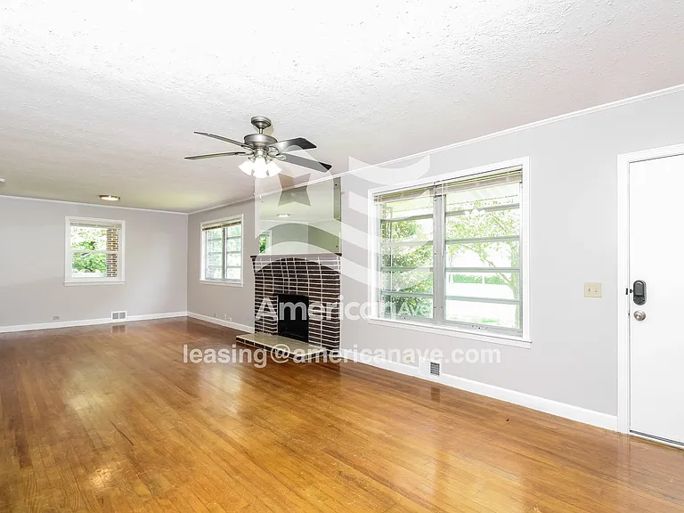 5140_002_living_room_12841714.jpg