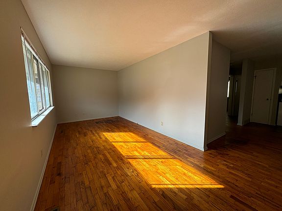 3rd image of 116 Elliott Dr APT B