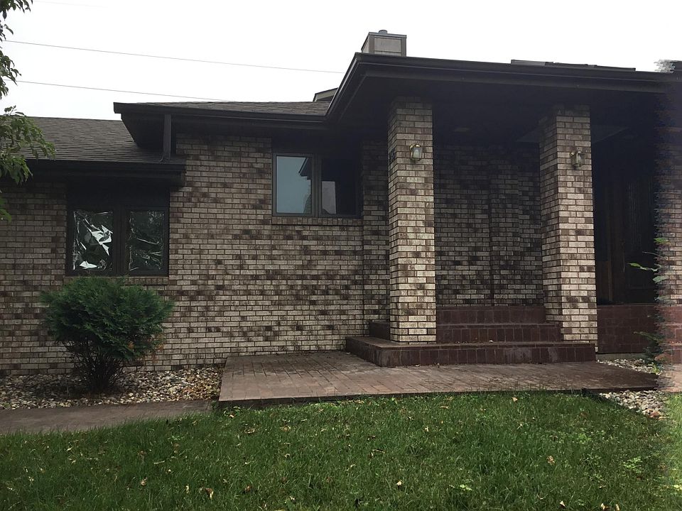 1st image of 205 5th Ave N