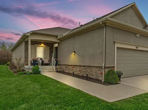 2250 Lake Pointe Dr #1502, Lawrence, KS 66047