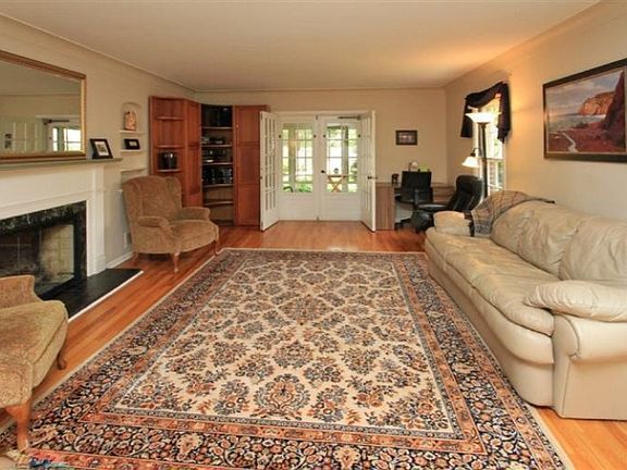 2nd image of 210 Parkwood Ave