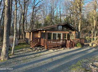 142 Surrey Dr, Hawley, PA 18428