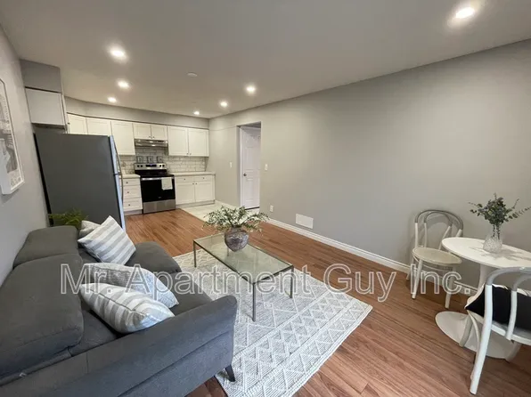 30 William St, Hamilton, ON L8L 5T7