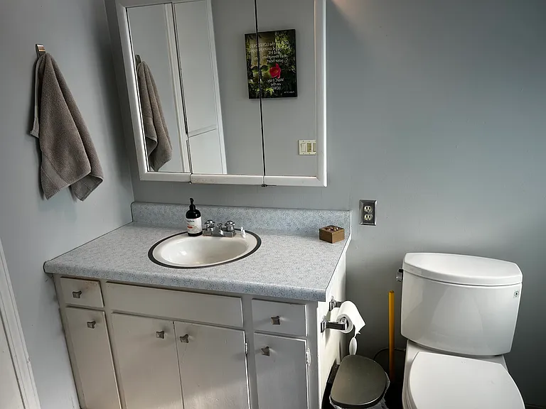 1046 W Princeton Ave — Photo 9