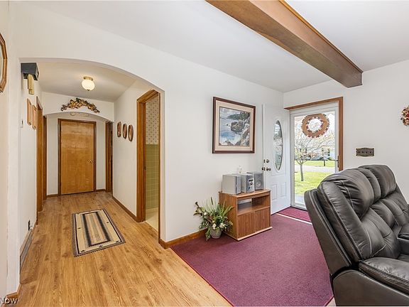 5th image of 35 Poinciana St