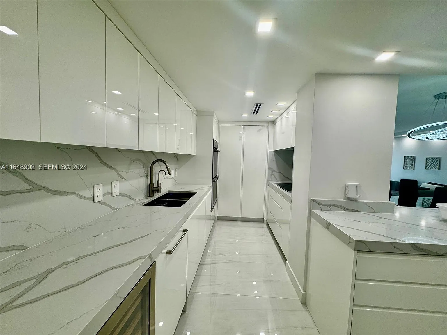 Balmoral Condo — Photo 1