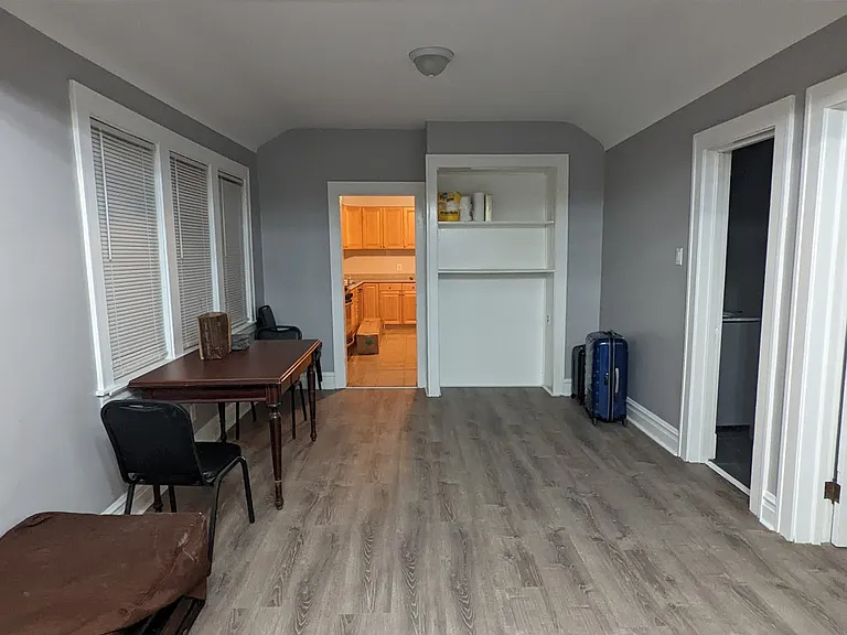 2846 S Union Ave — Photo 2