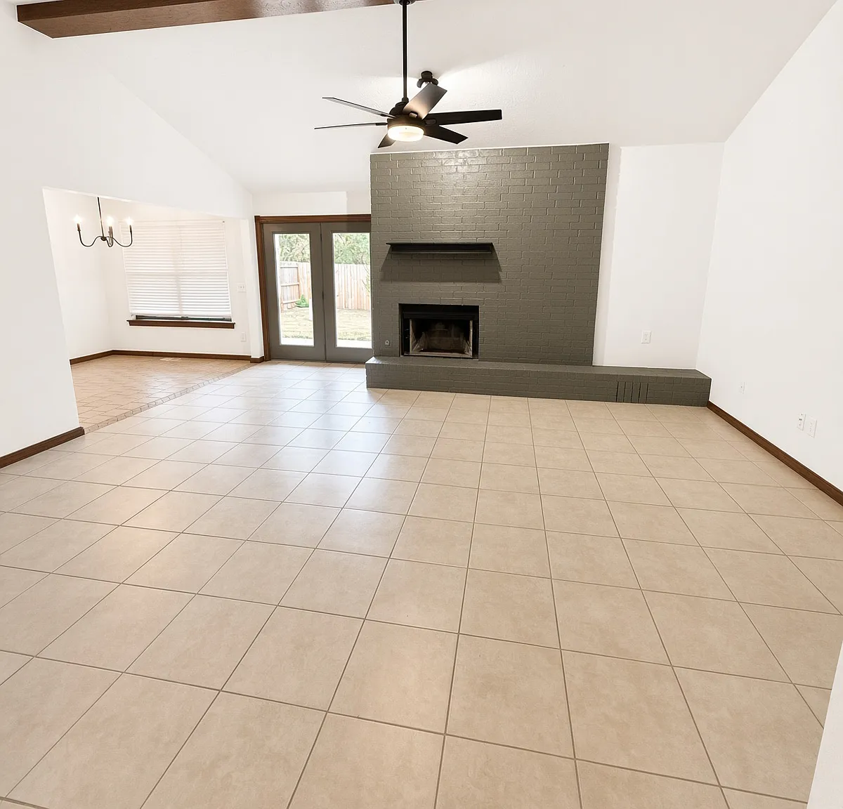 3 bed, 1380 sqft, $1,425 — Photo 1