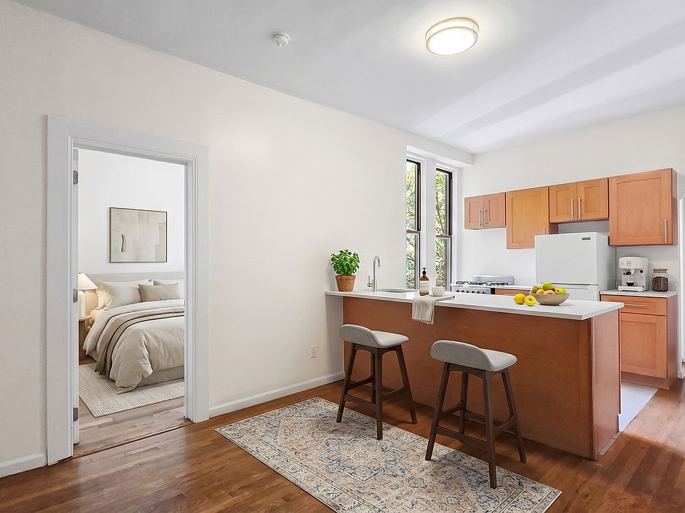 1st image of 3 Pinehurst Ave #3D