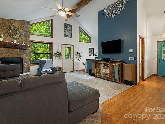 5th image of 1358 Dogwood Dr