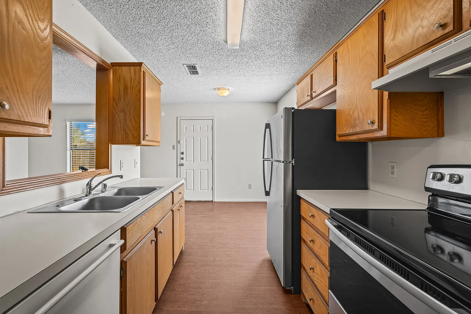 2 bed, 1.0 bath, 926 sqft, $1,100 — Photo 1
