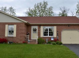 62 Sycamore Ln, Hanover, PA 17331