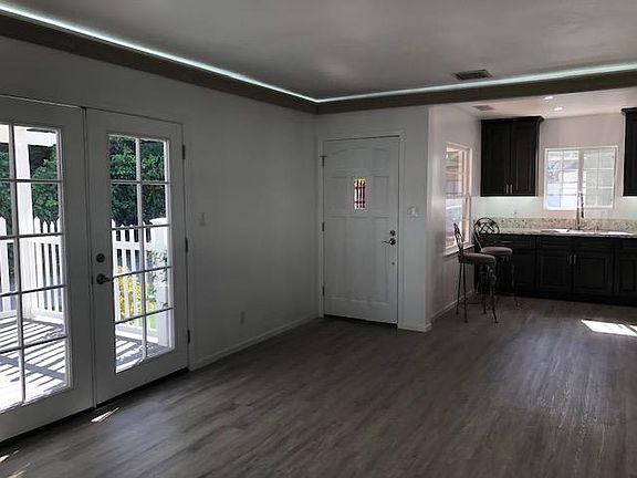 3rd image of 5025 Genesta Ave