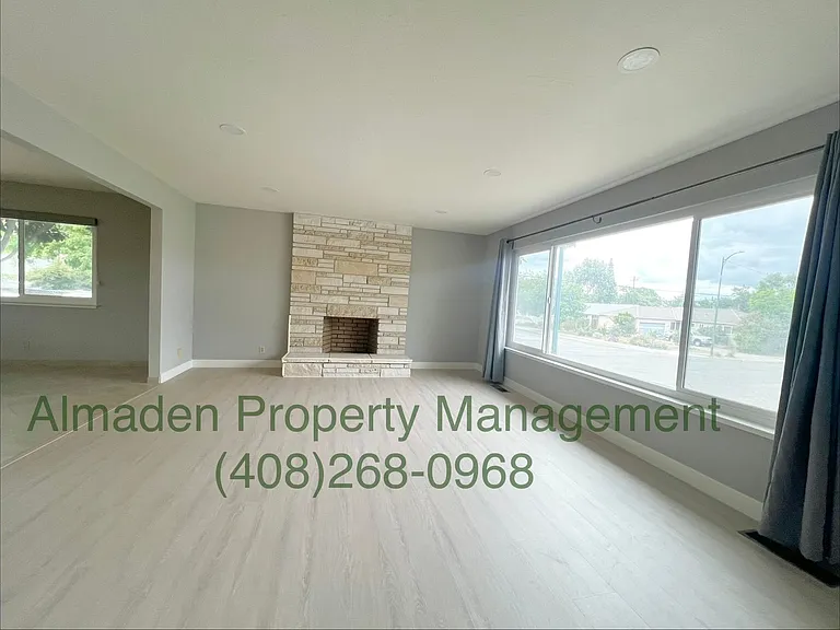 1096 Polk Ave — Photo 2