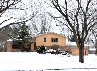 204 Hunters Rdg, Midland, MI 48640