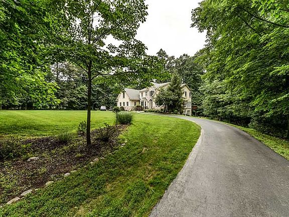 3rd image of 3223 Navy Dr