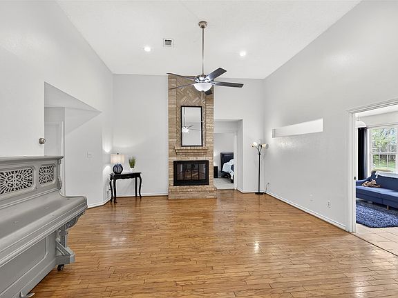 4th image of 9206 Kirkleigh St