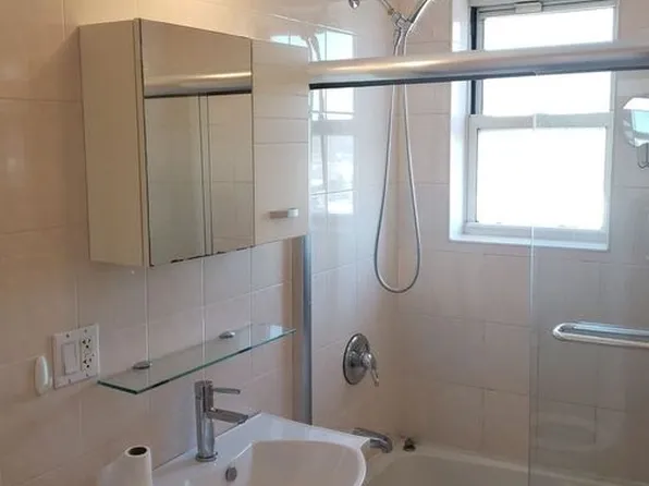 2011 Avenue X image 5 of 7