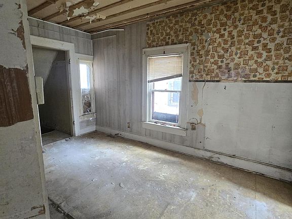 5th image of 546 E Rose St