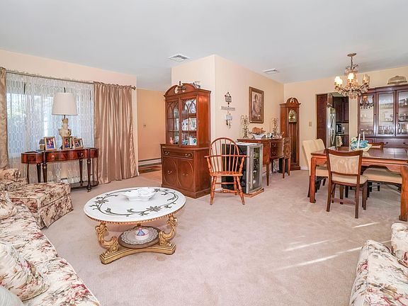 3rd image of 77 Grissom Way