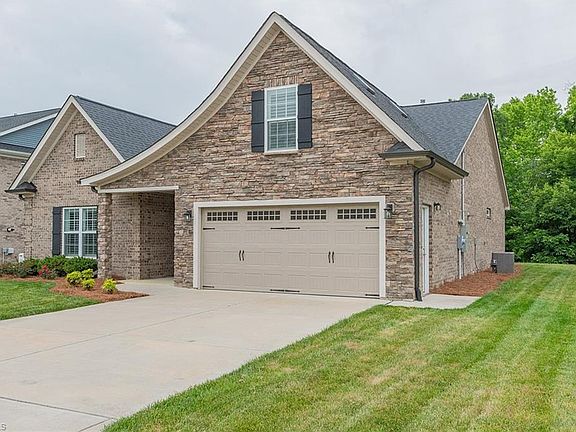 4th image of 403 Freemont Dr