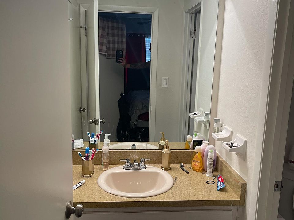 1st image of 1025 S Ohio Ave #24