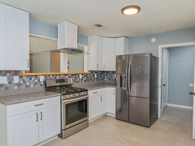 804 Sparkleberry Cv — Photo 11