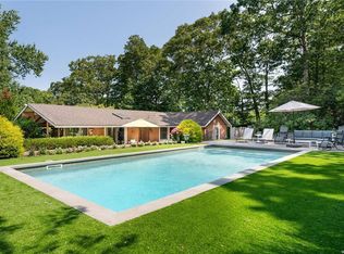 102 Fanning Ave, Hampton Bays, NY 11946