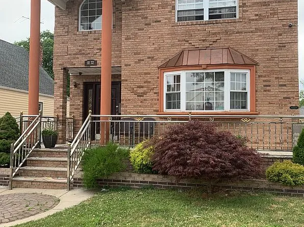 8132 267th St, Glen Oaks, NY 11004