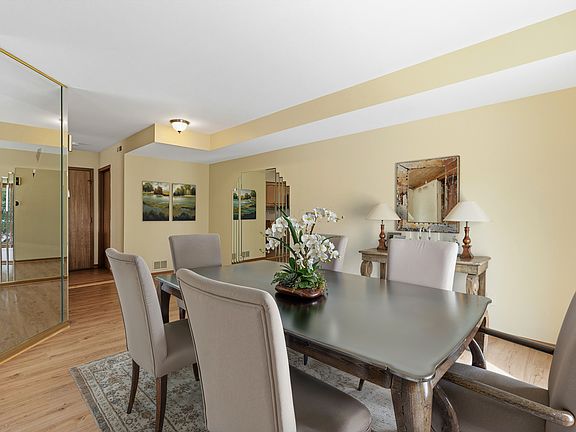 4th image of 15534 Whitehall Ln