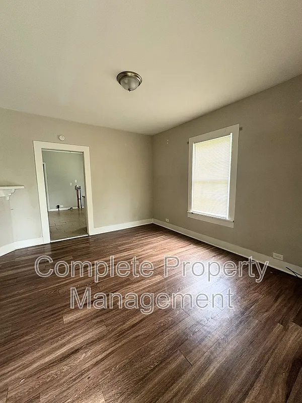 Building Photo - 704 Avenue I