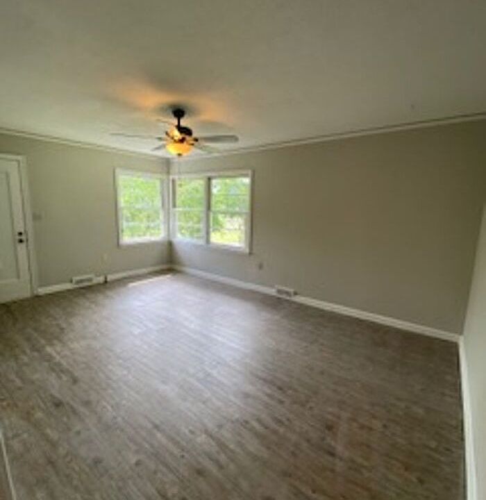 1st image of 404 Pine Hill Ln #404