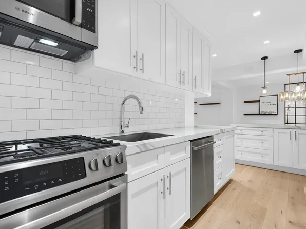 25 Sutton Place South image 5 of 20