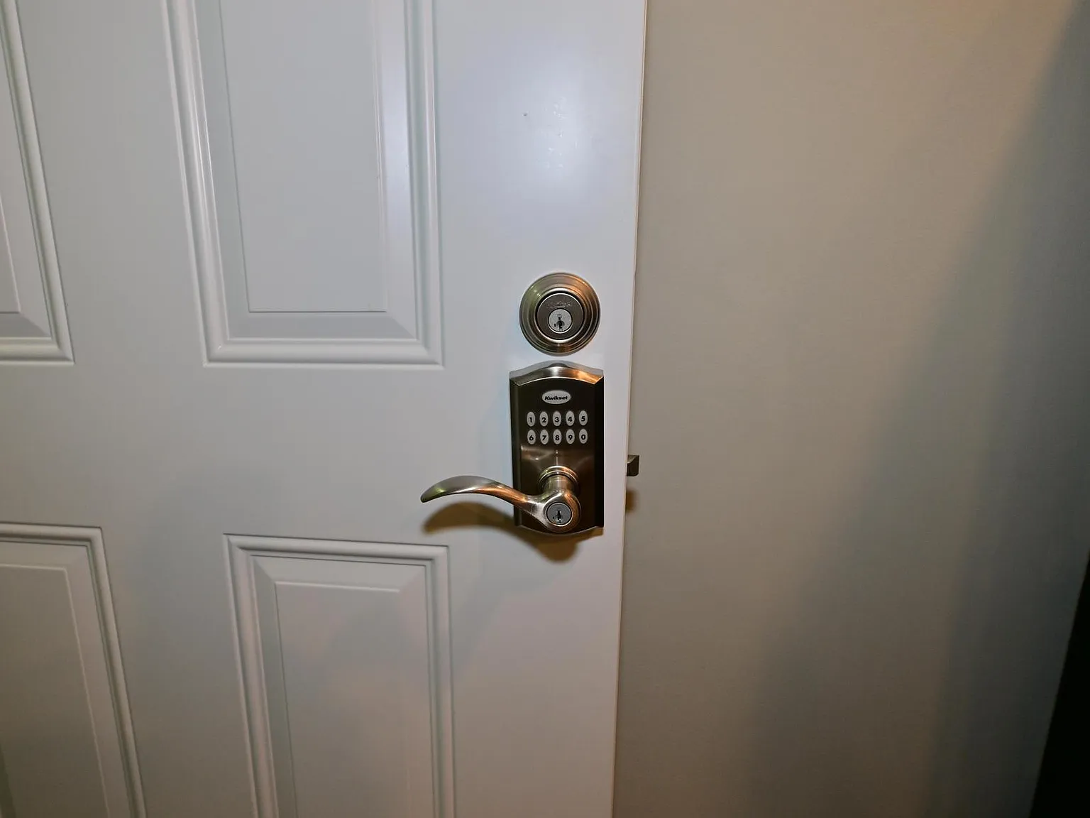 Studio, 1.0 bath, 400 sqft, $1,600 — Photo 2