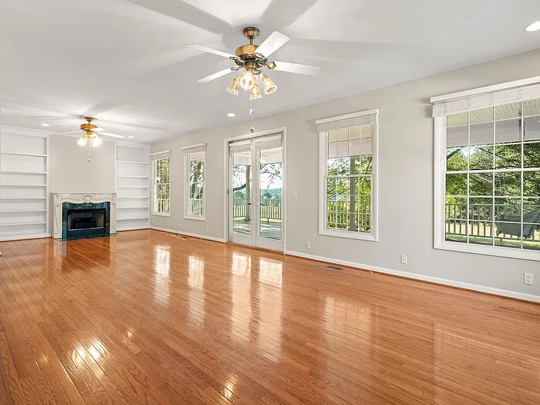 119 W Chippendale Dr — Photo 3