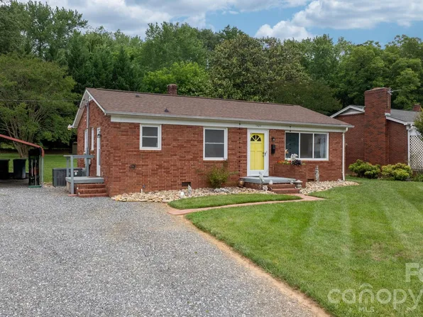 1423 16th Ave NE, Hickory, NC 28601