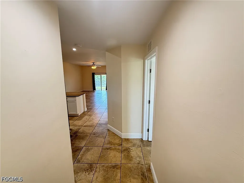 3 bed, 2.0 bath, 1245 sqft, $1,600 — Photo 3
