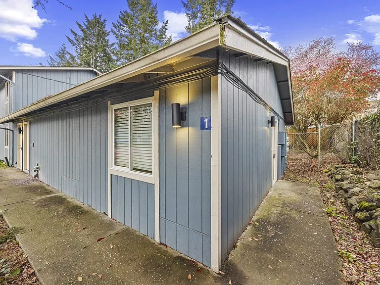 McChord Tudor Haus — Photo 30